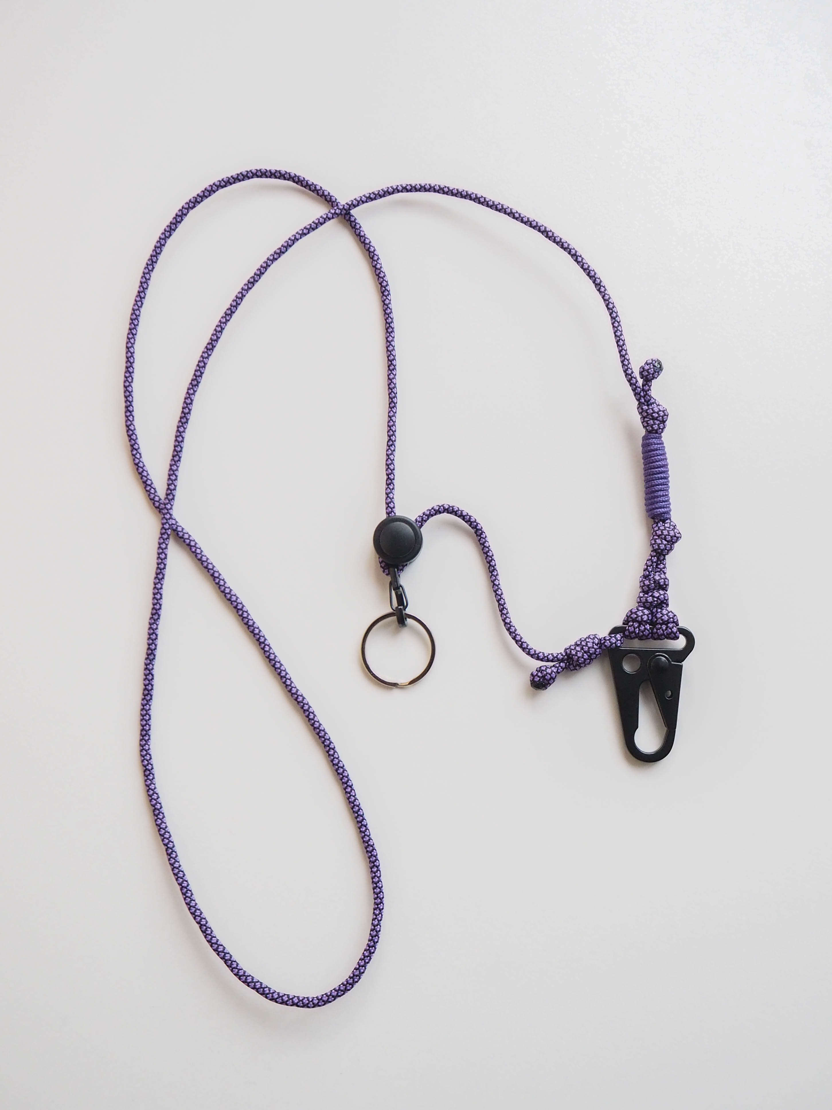 Шнурок через плечо