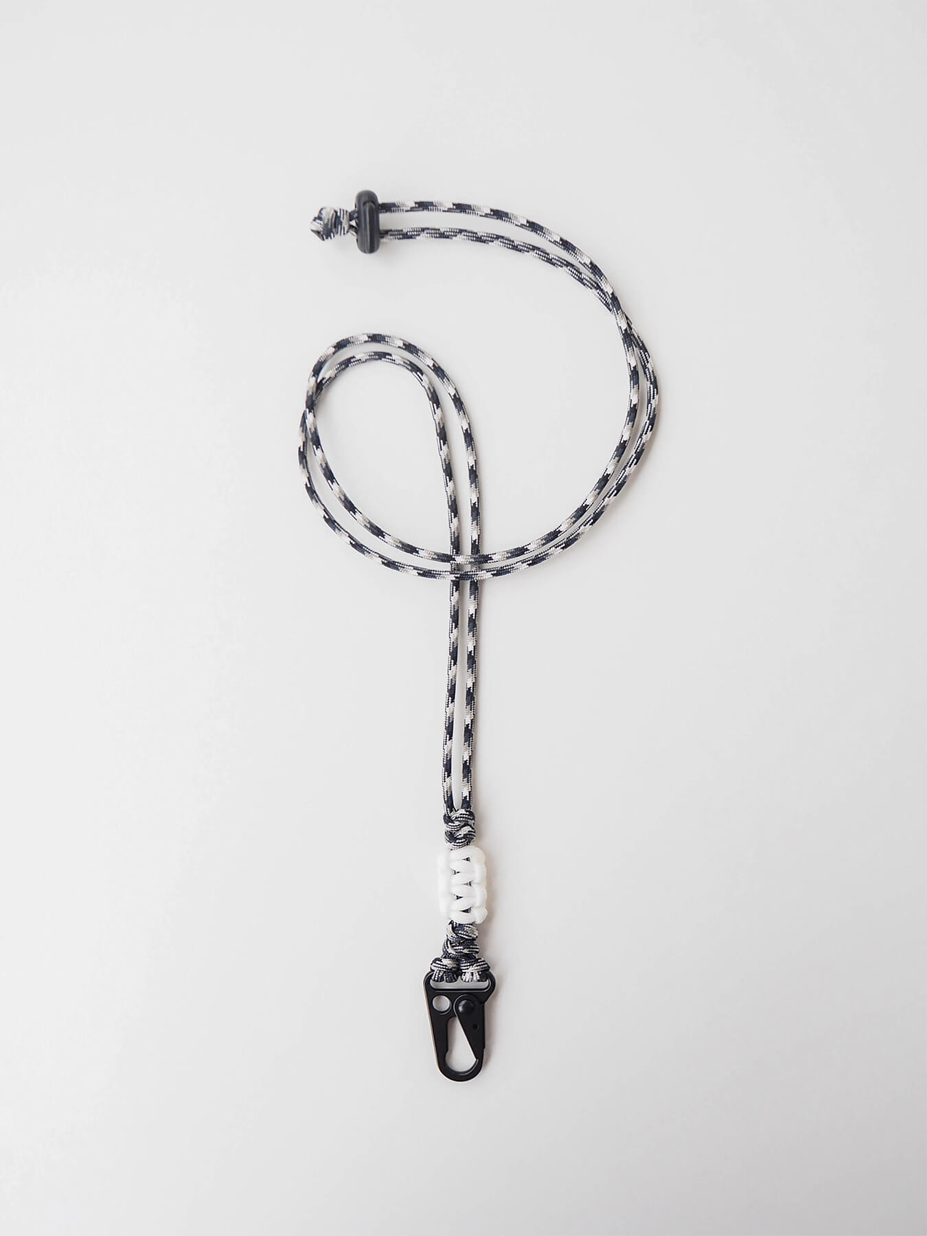 Шнурок через плечо с плетением