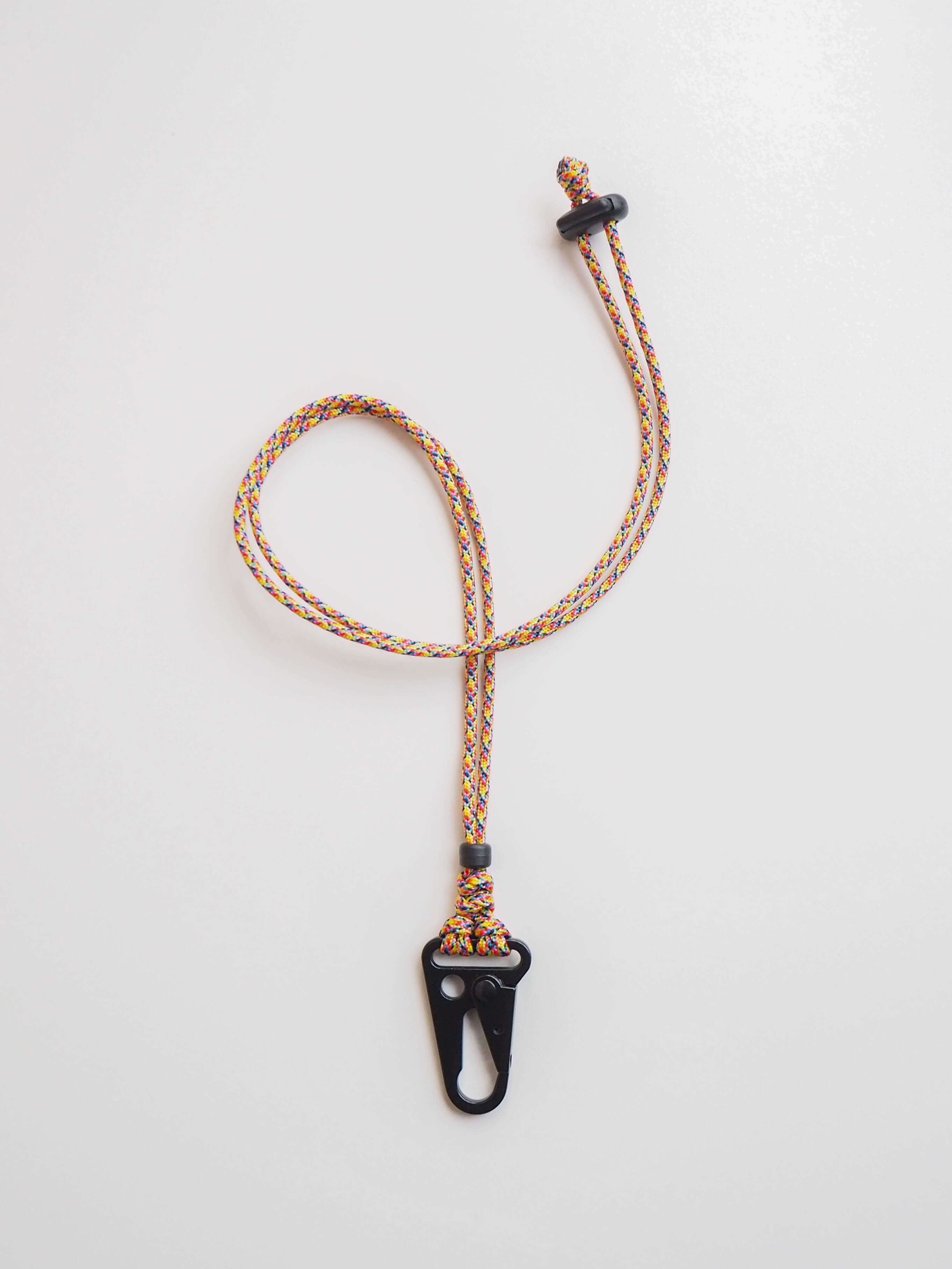 Чёрный карабин на шею