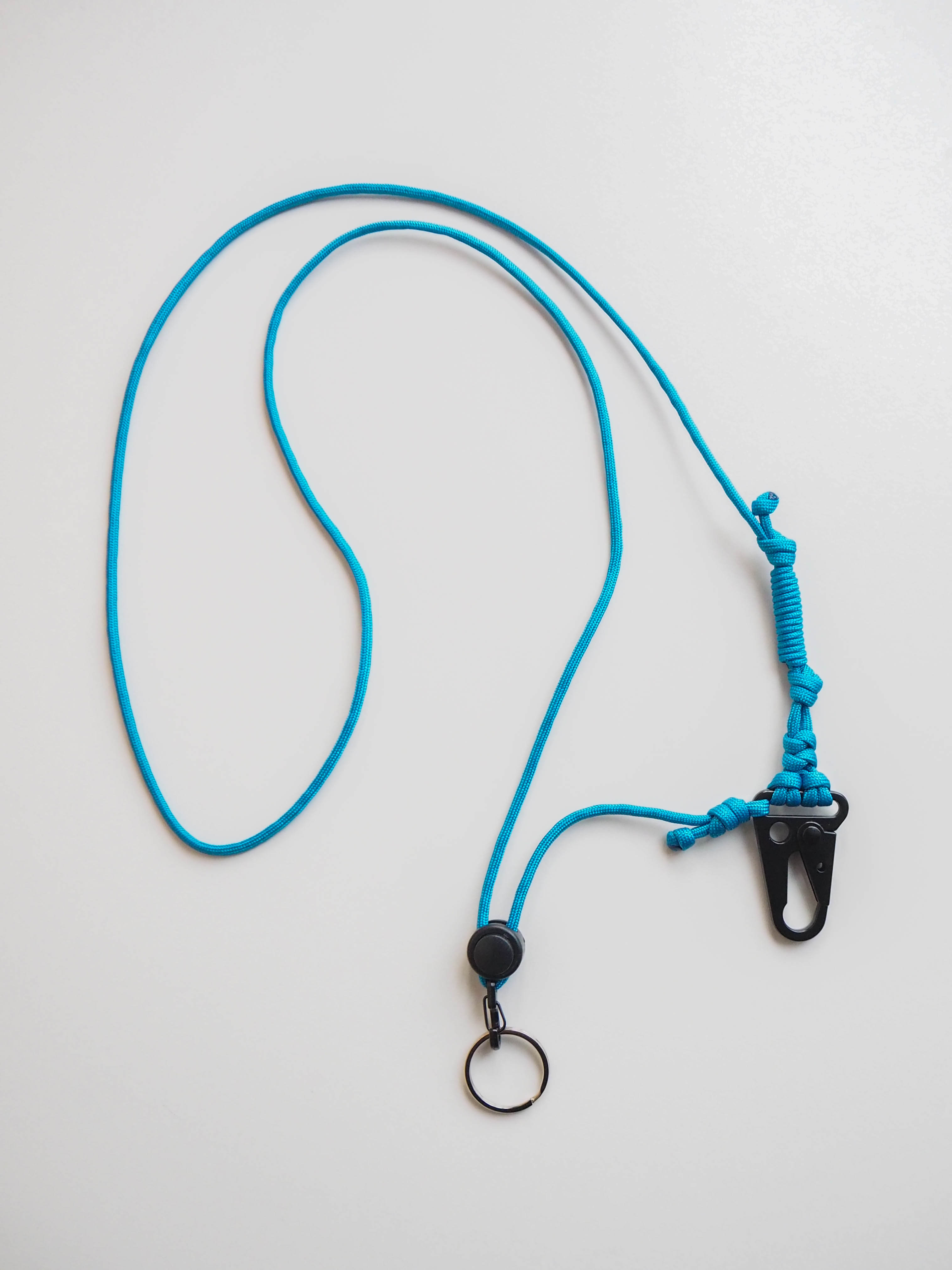 Шнурок через плечо