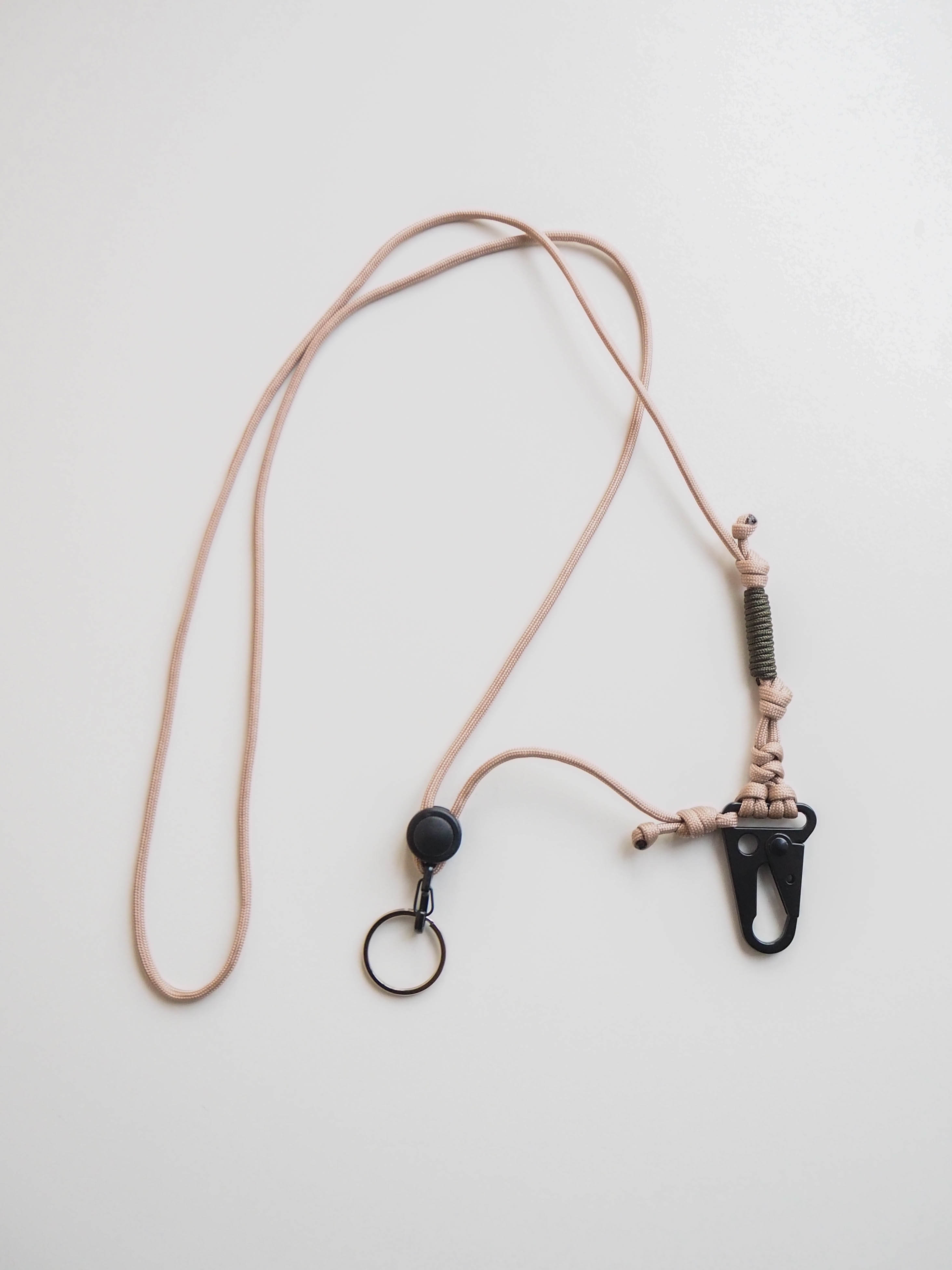 Шнурок через плечо