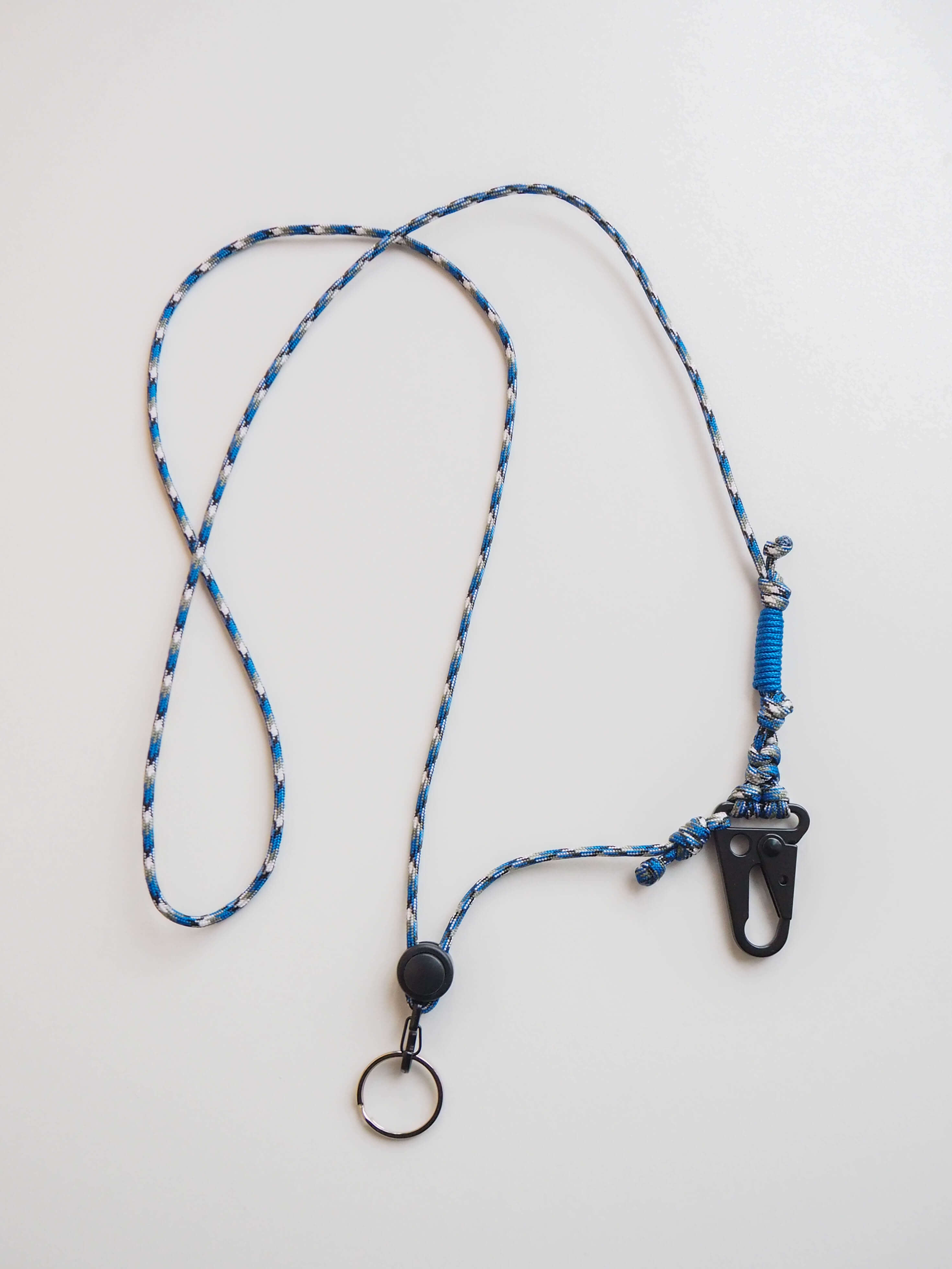 Шнурок через плечо