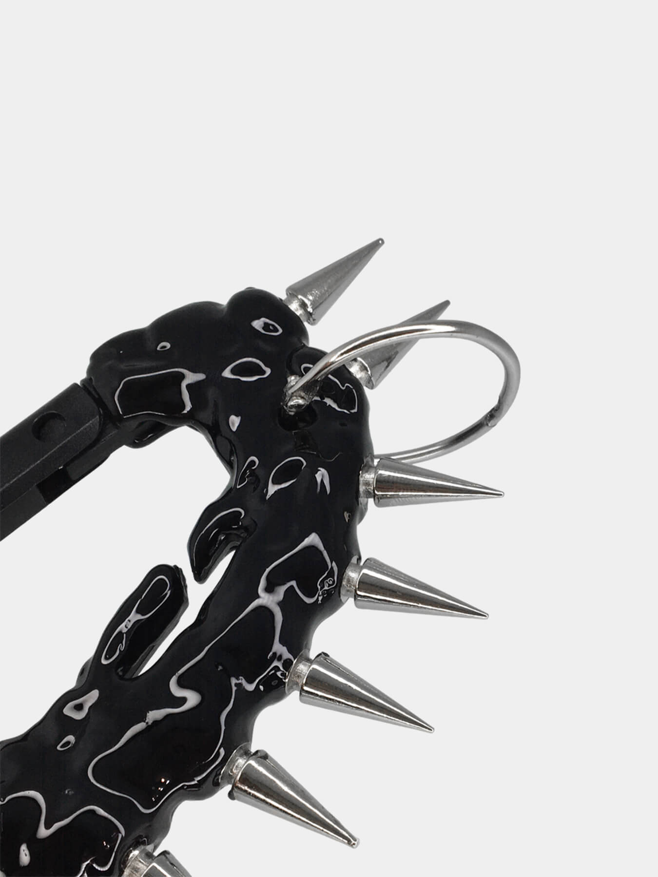 Карабин с шипами