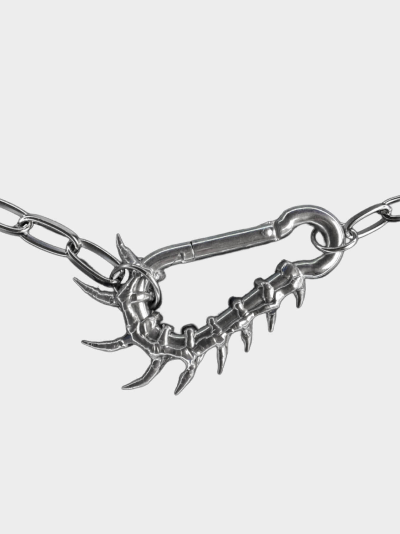 Подвеска карабин с шипами 