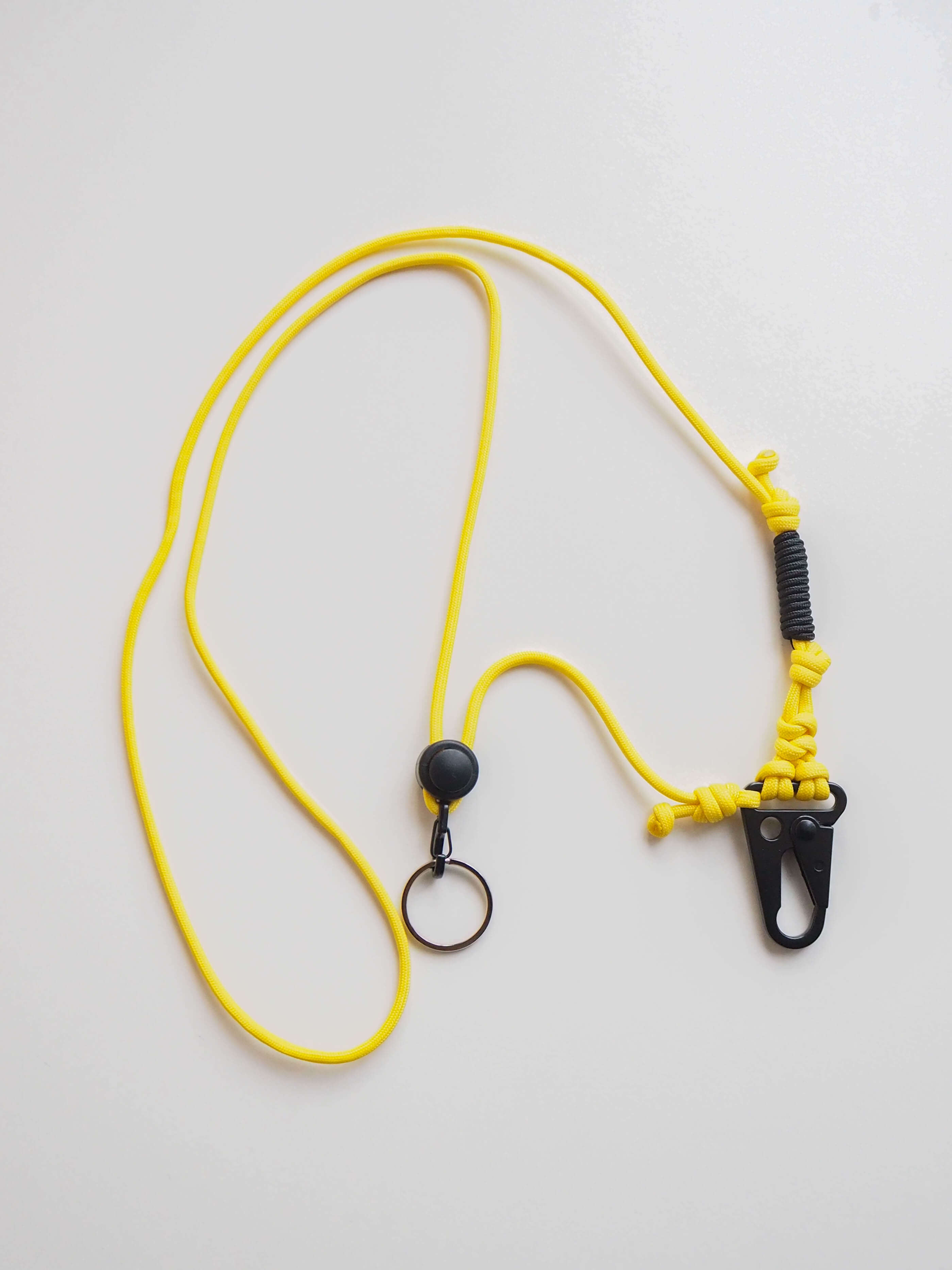 Шнурок через плечо