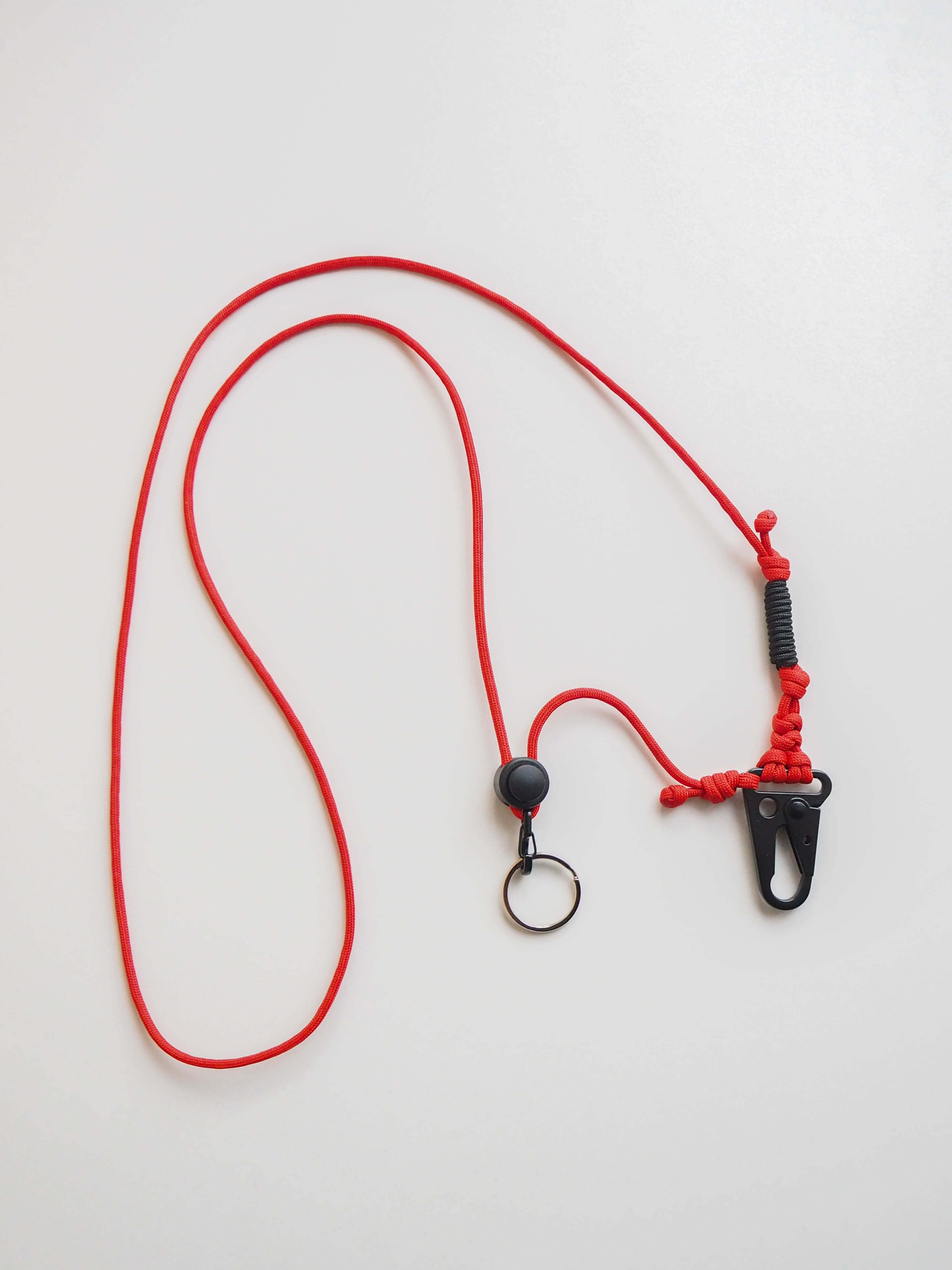 Шнурок через плечо