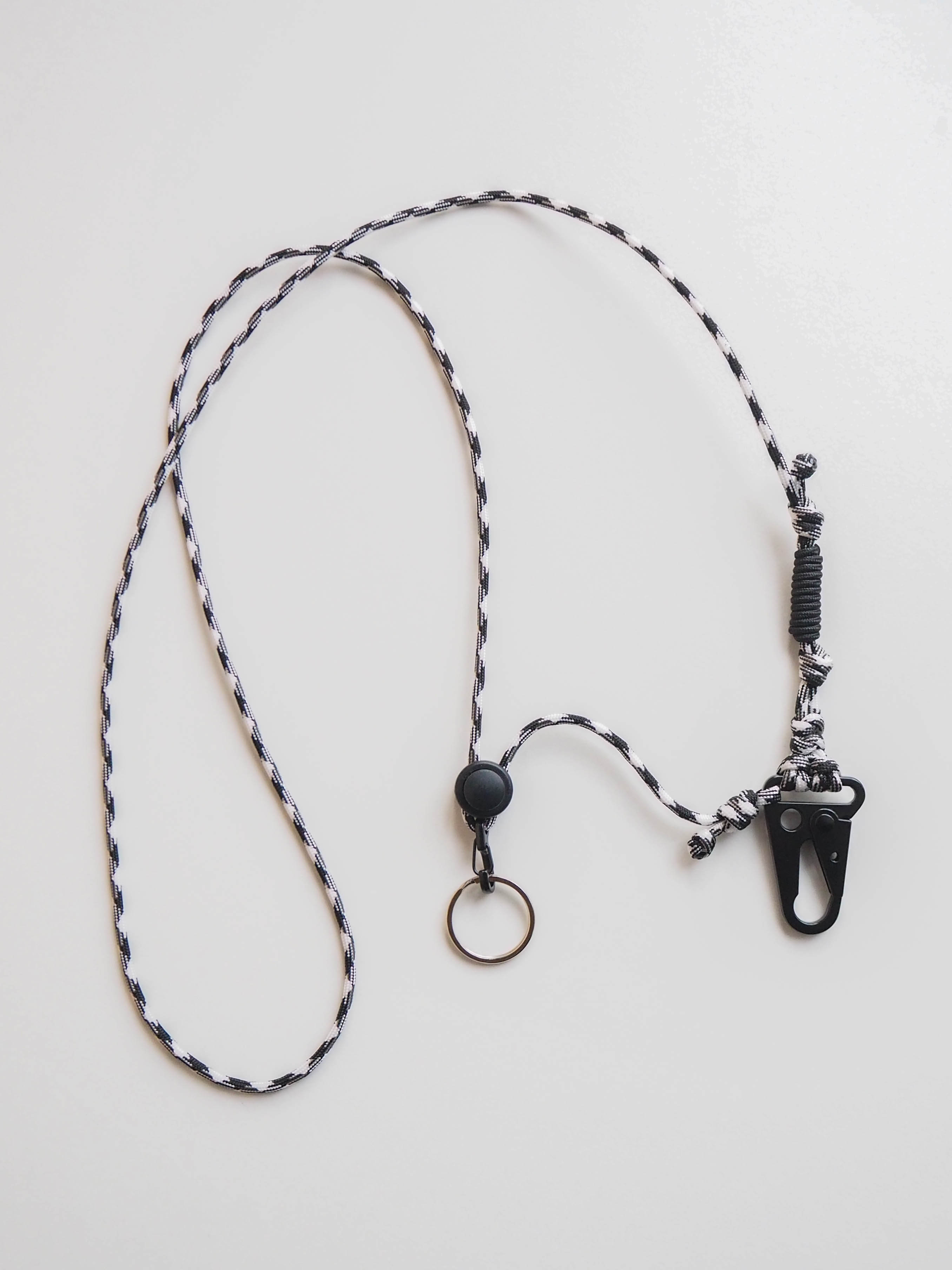 Шнурок через плечо