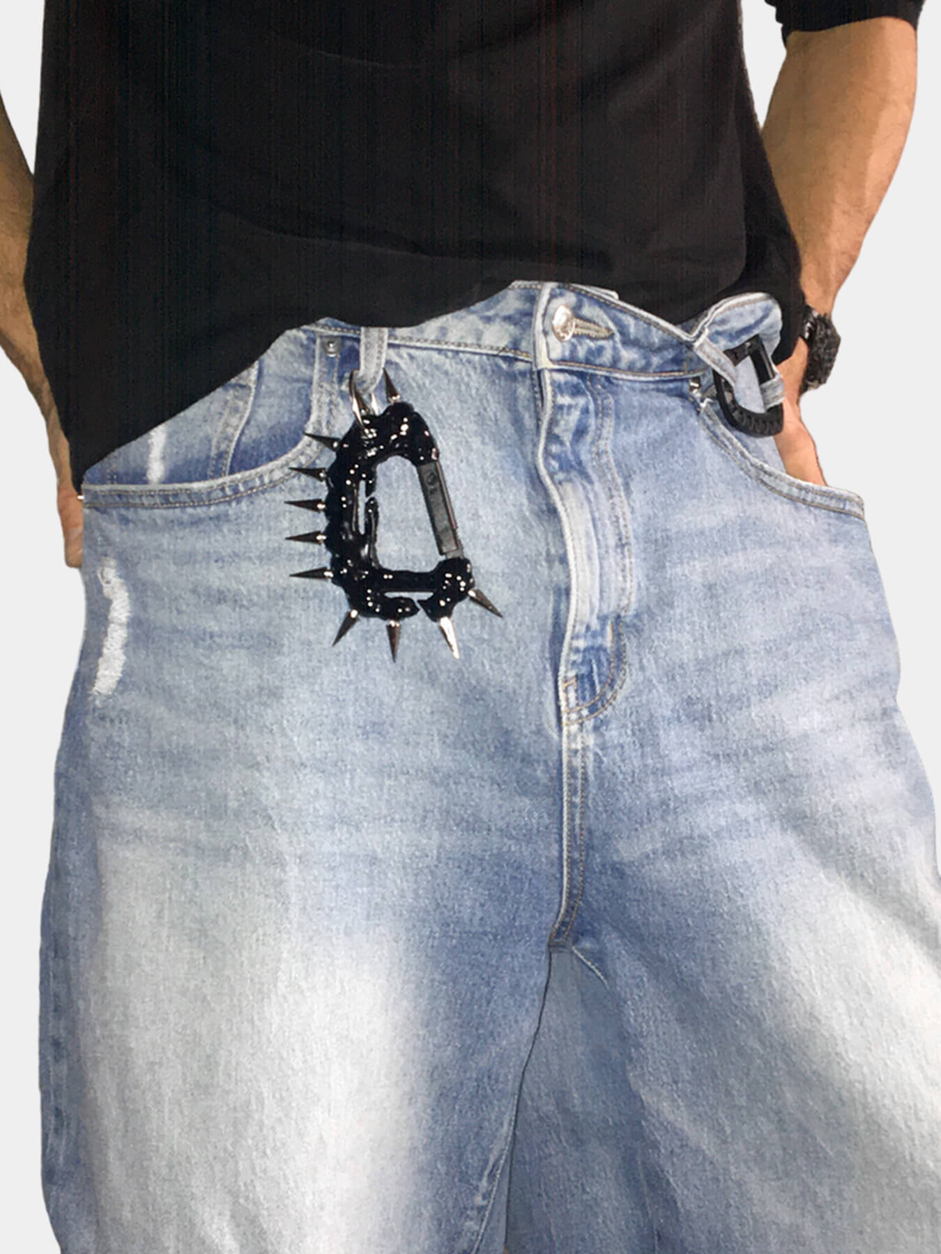 Карабин с шипами