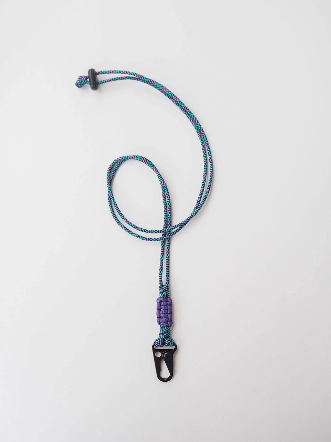 Шнурок через плечо с плетением