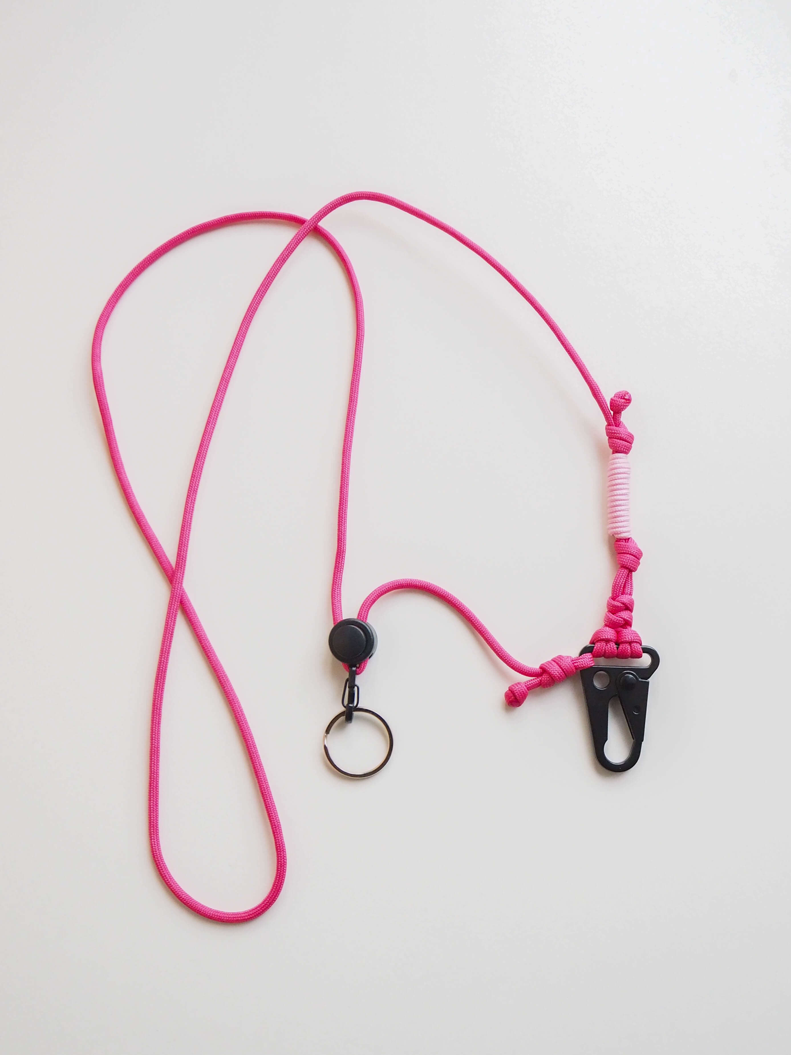 Шнурок через плечо