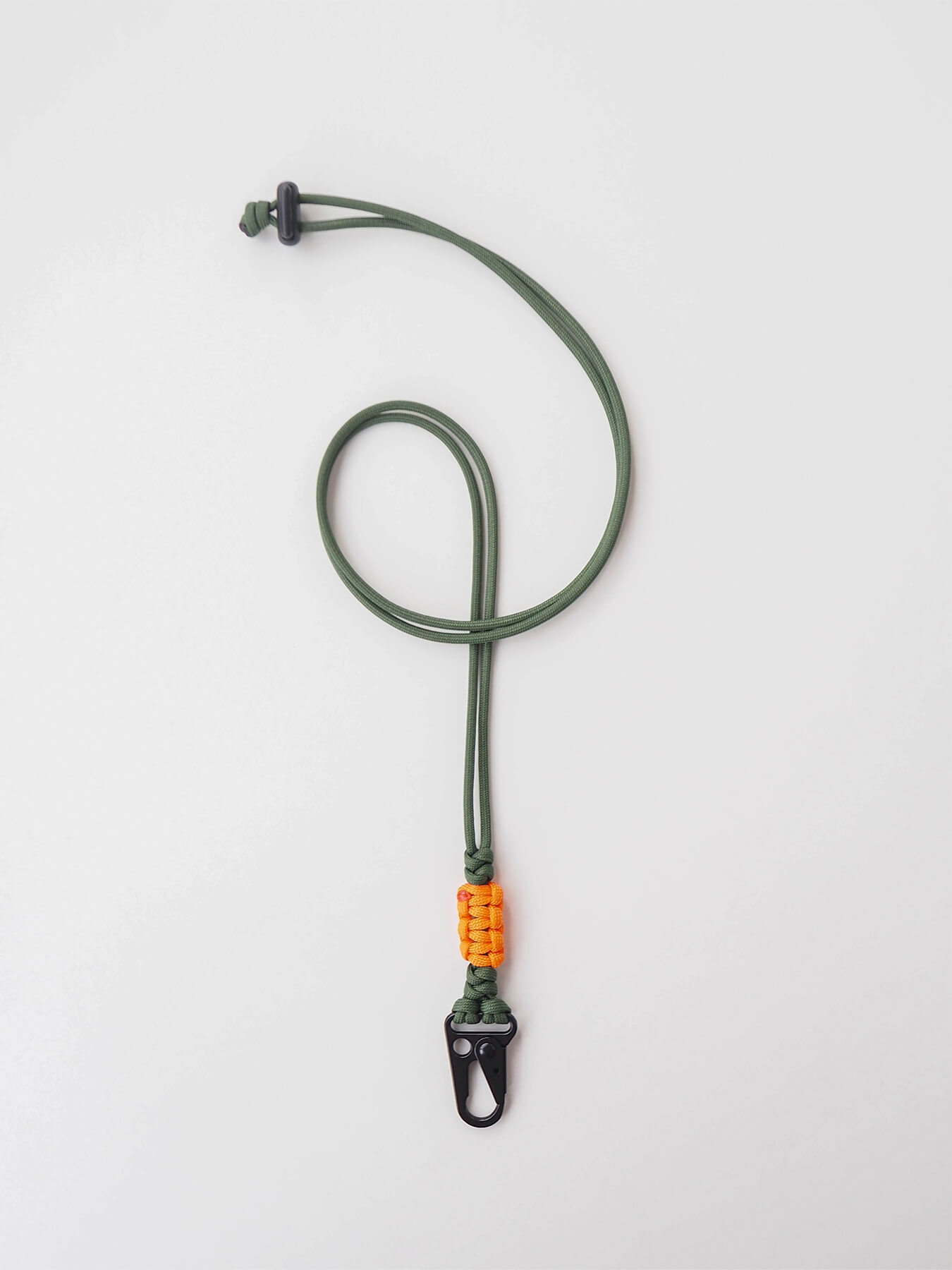 Шнурок через плечо с плетением