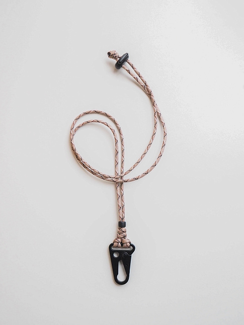 Чёрный карабин на шею (размер one size, цвет Разноцветный)