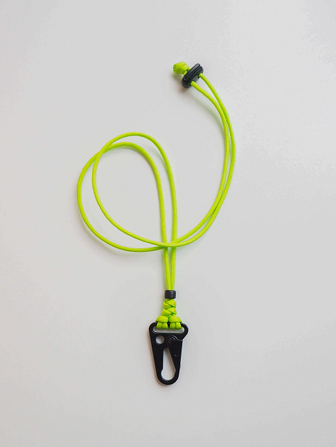 Чёрный карабин на шею (размер one size, цвет Разноцветный)