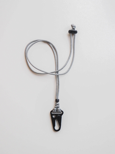 Чёрный карабин на шею (размер one size, цвет Разноцветный)