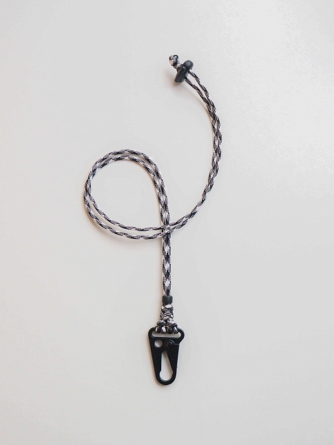 Чёрный карабин на шею (размер one size, цвет Разноцветный)